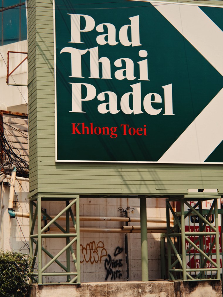 Pad Thai Padel Khlong Toei signage
